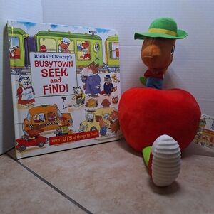 Richard Scarry Busytown Seek And Find! Book And Kohl's Lowly Worm Plush NWT